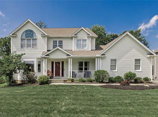 565 Walnut Ridge Trl, Aurora, OH 44202
