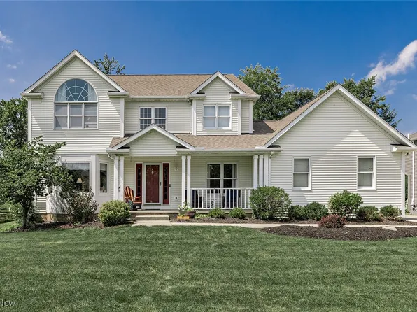 565 Walnut Ridge Trl, Aurora, OH 44202