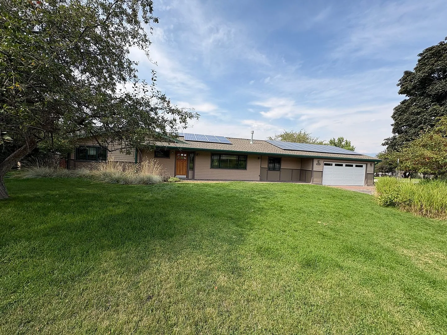 Beautiful 4/bed 3/bath South Hills Home With Solar And A View! — Photo 1