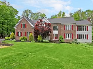 4 Beadle Ct, Bridgewater, NJ 08807