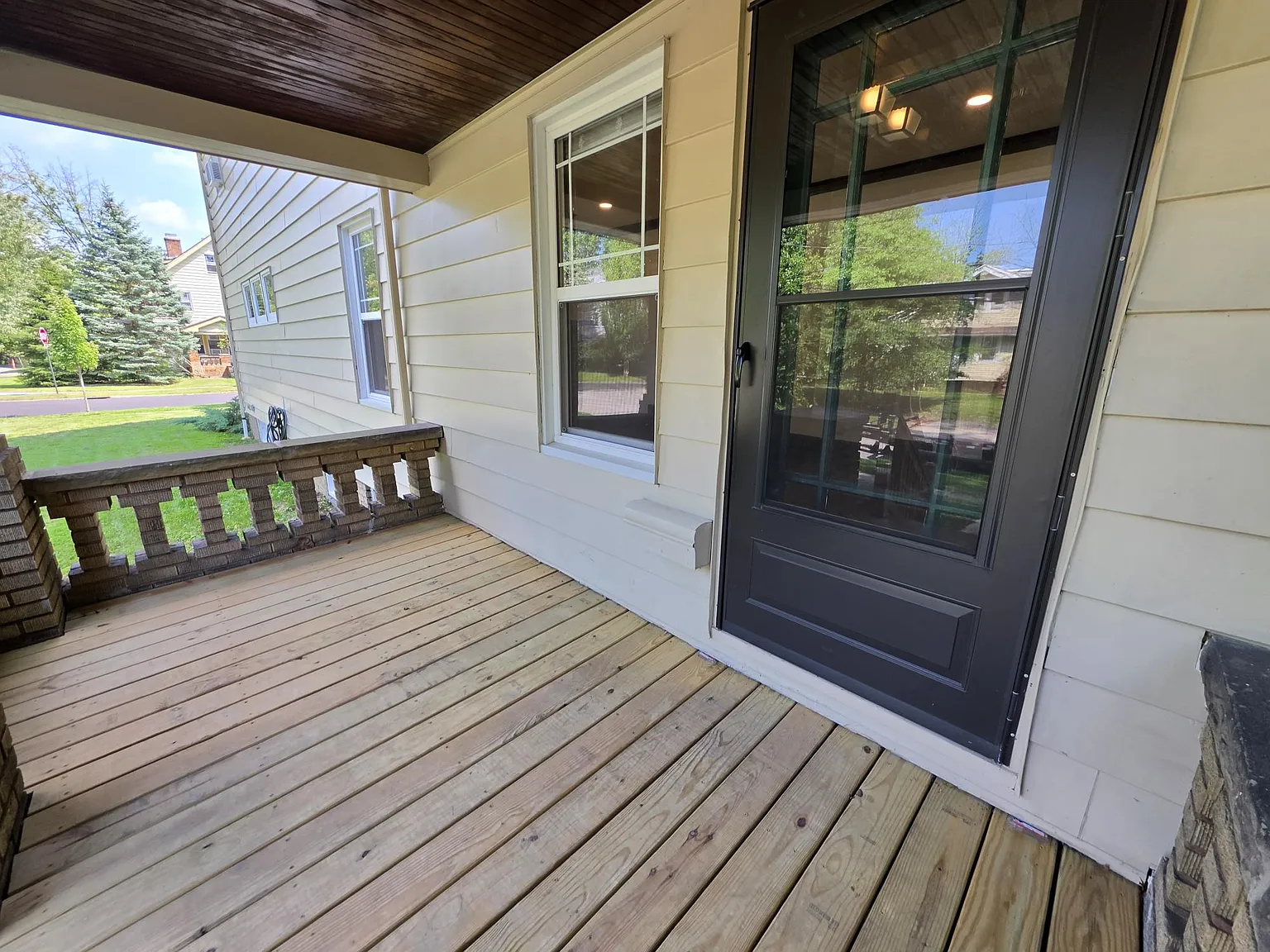 3 bed, 1.5 bath, 1293 sqft, $1,650 — Photo 2
