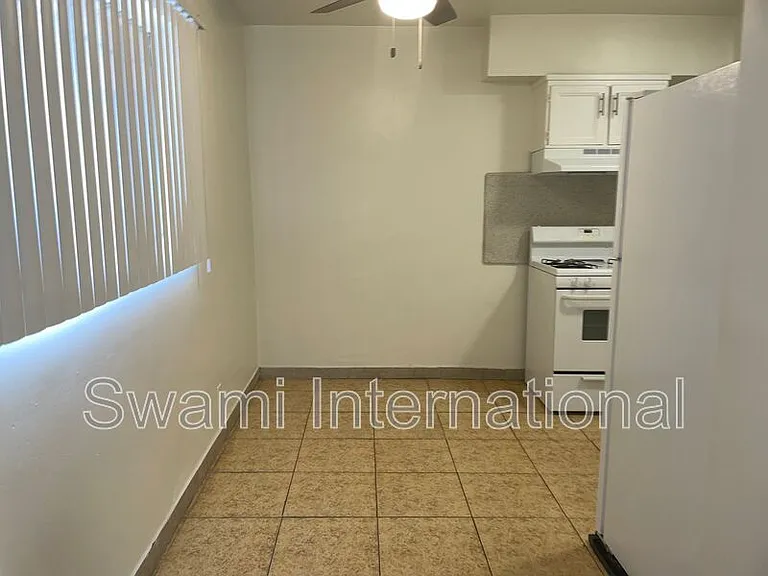 629 W 82nd St #2 — Photo 9