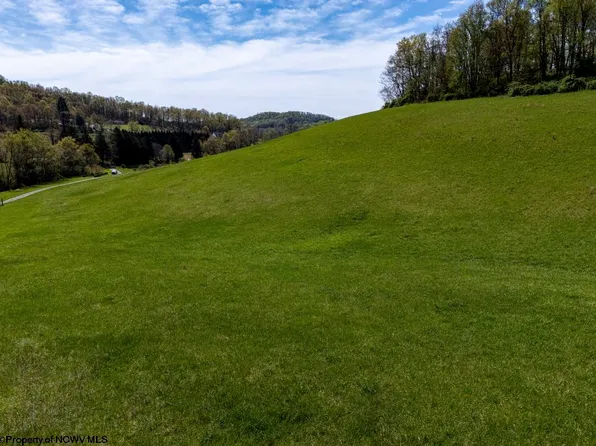 3 Lynch Rd, Morgantown, WV 26501