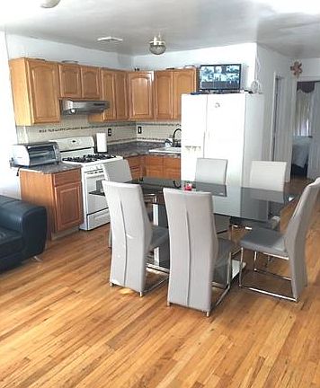 2nd image of 228 Betts Ave