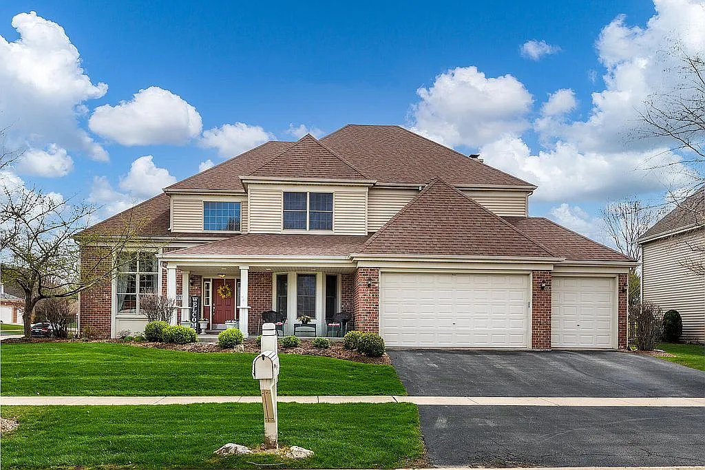 39W711 Benton Ln photo 1