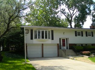 6836 Valley View Dr, Downers Grove, IL 60516