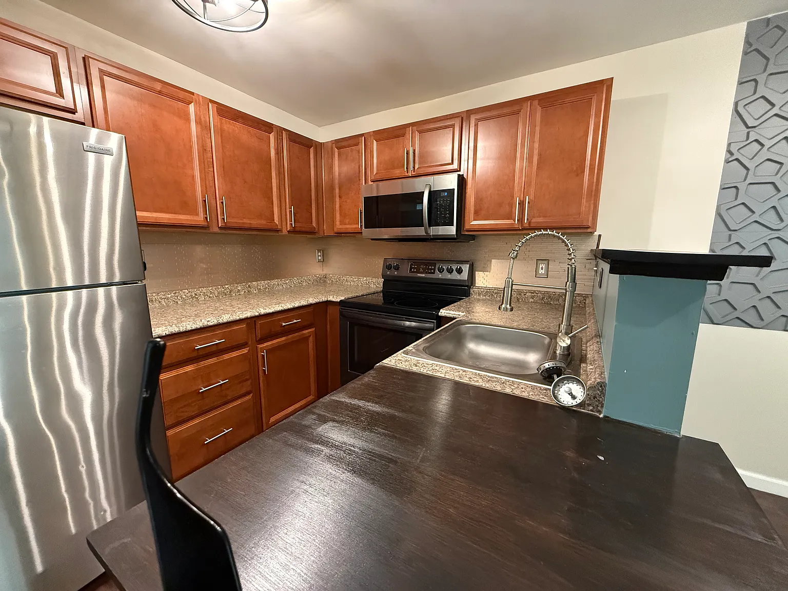 219 W Anderson Ave NW — Photo 2