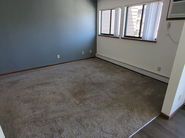 Regency East Apartments — Photo 29
