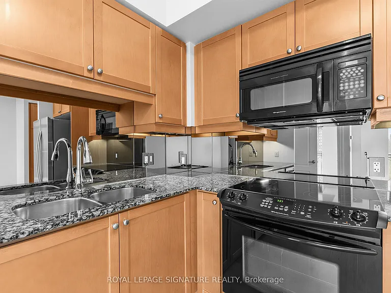 1105 Leslie St #1408 — Photo 11