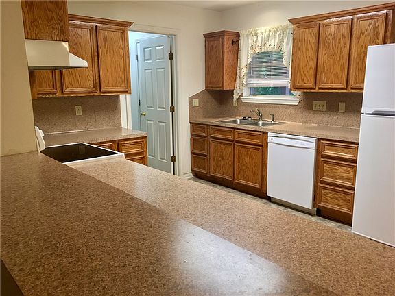 3rd image of 1415 Caldwell Ln