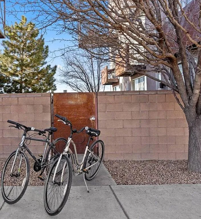 1 bed, 1.5 bath, 1100 sqft, $5,000 — Photo 4