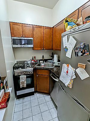 4th image of 162 W 80th St APT 2g