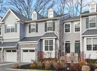 24 Masterson Ct, Waldwick, NJ 07463