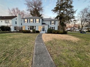 2485 Newbury Dr, Cleveland Heights, OH 44118