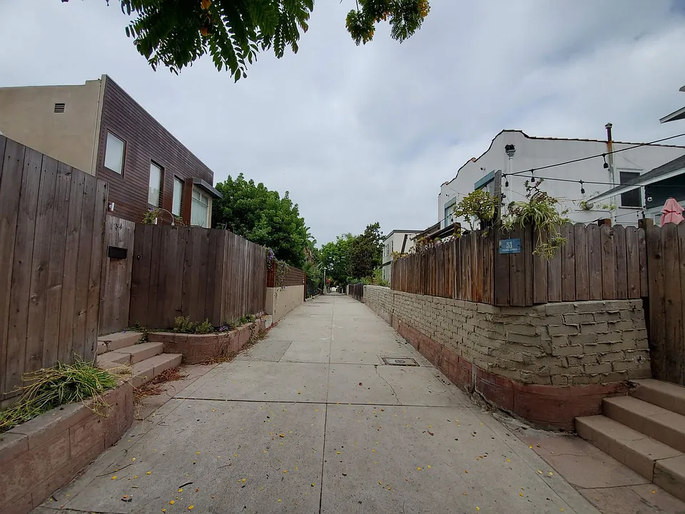 53 Paloma Ave