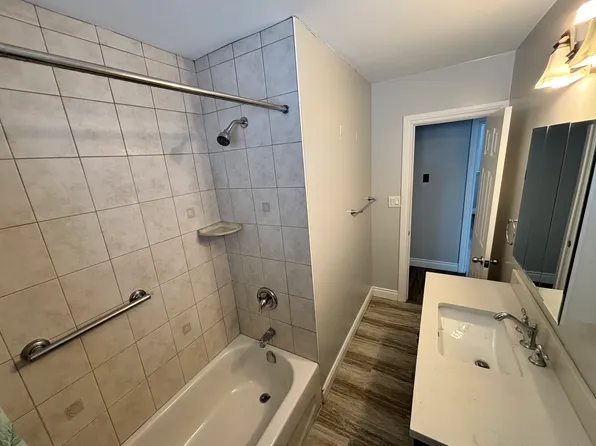 140 Byron Ave #1, Kitchener, ON N2C 1Z8