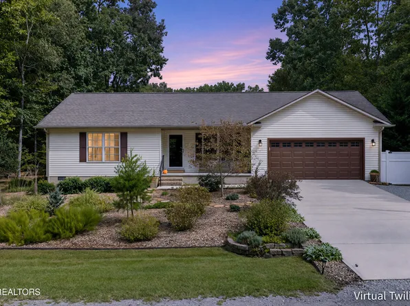 8165 Chief Red Cloud Dr, Crossville, TN 38572