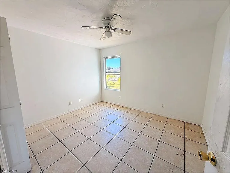 419 NE 16th Pl — Photo 11