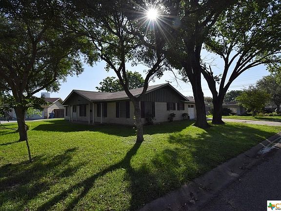 2nd image of 402 Glenbrook Ln