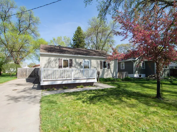 906 14th St N, Moorhead, MN 56560