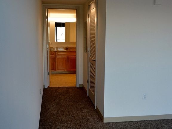 5th image of 1052 N Hancock St #613