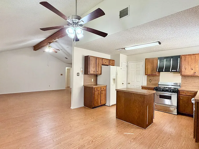7728 Manassas Dr — Photo 5