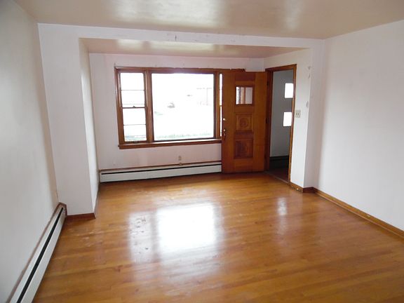 3rd image of 655 Sibley Blvd