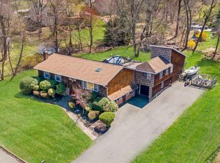2 Aura Dr, Valley Cottage, NY 10989