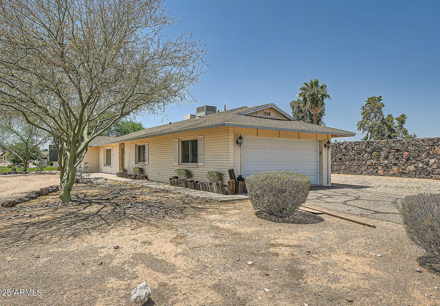 4 bed, 2.5 bath, 2120 sqft, $3,000 — Photo 2