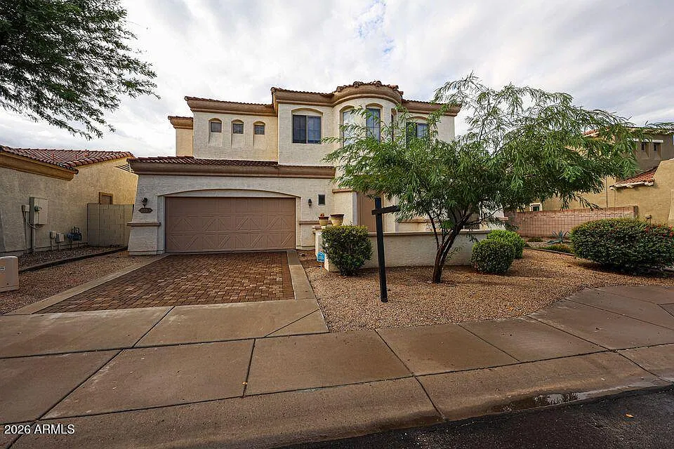 3 bed, 2.5 bath, 2345 sqft, $2,500 — Photo 3