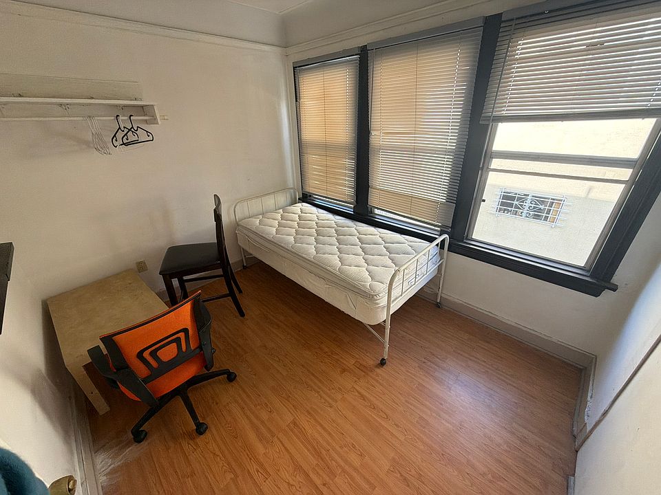 1st image of 912 1/2 S Kenmore Ave #B