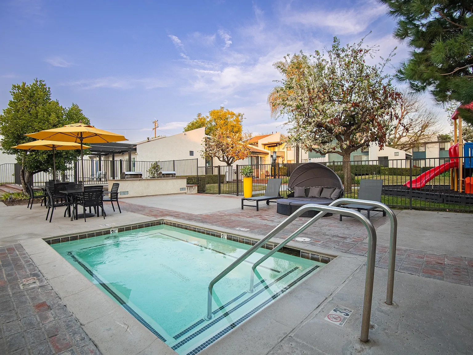 Evria Claremont Apartments — Photo 3