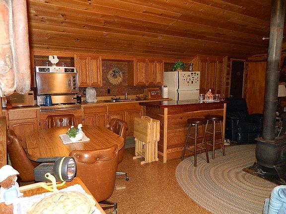 4th image of 19384 Woodridge Dr