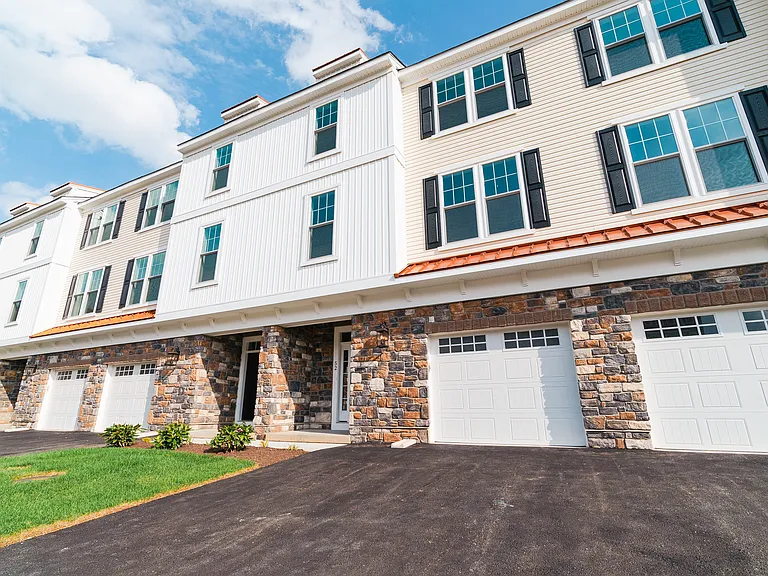 100 Village Station Cir — Photo 15