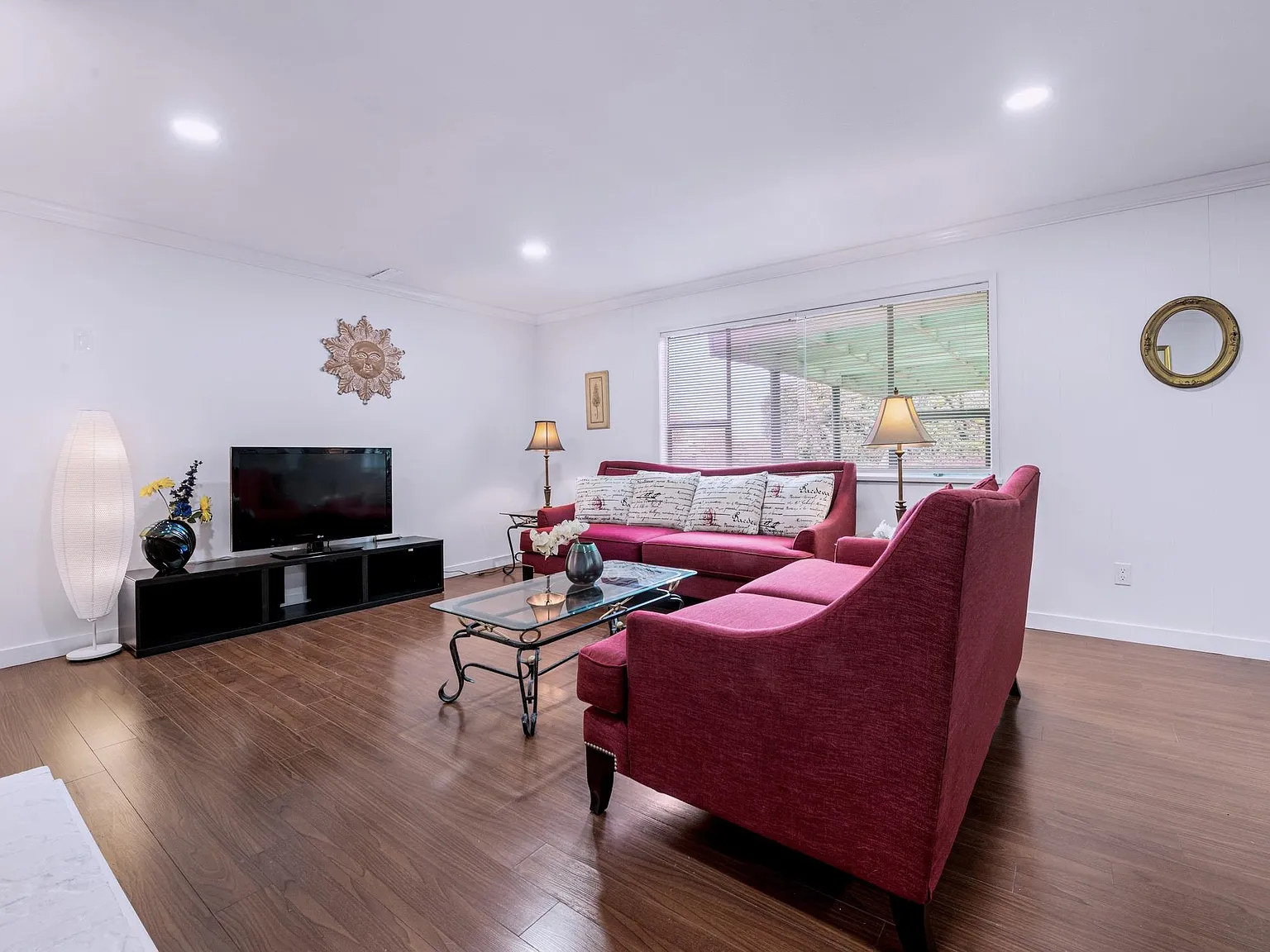 2 bed, 1261 sqft, $2,400 — Photo 3