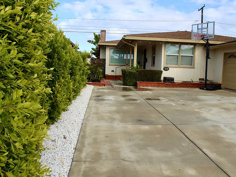 13716 Purche Ave — Photo 1