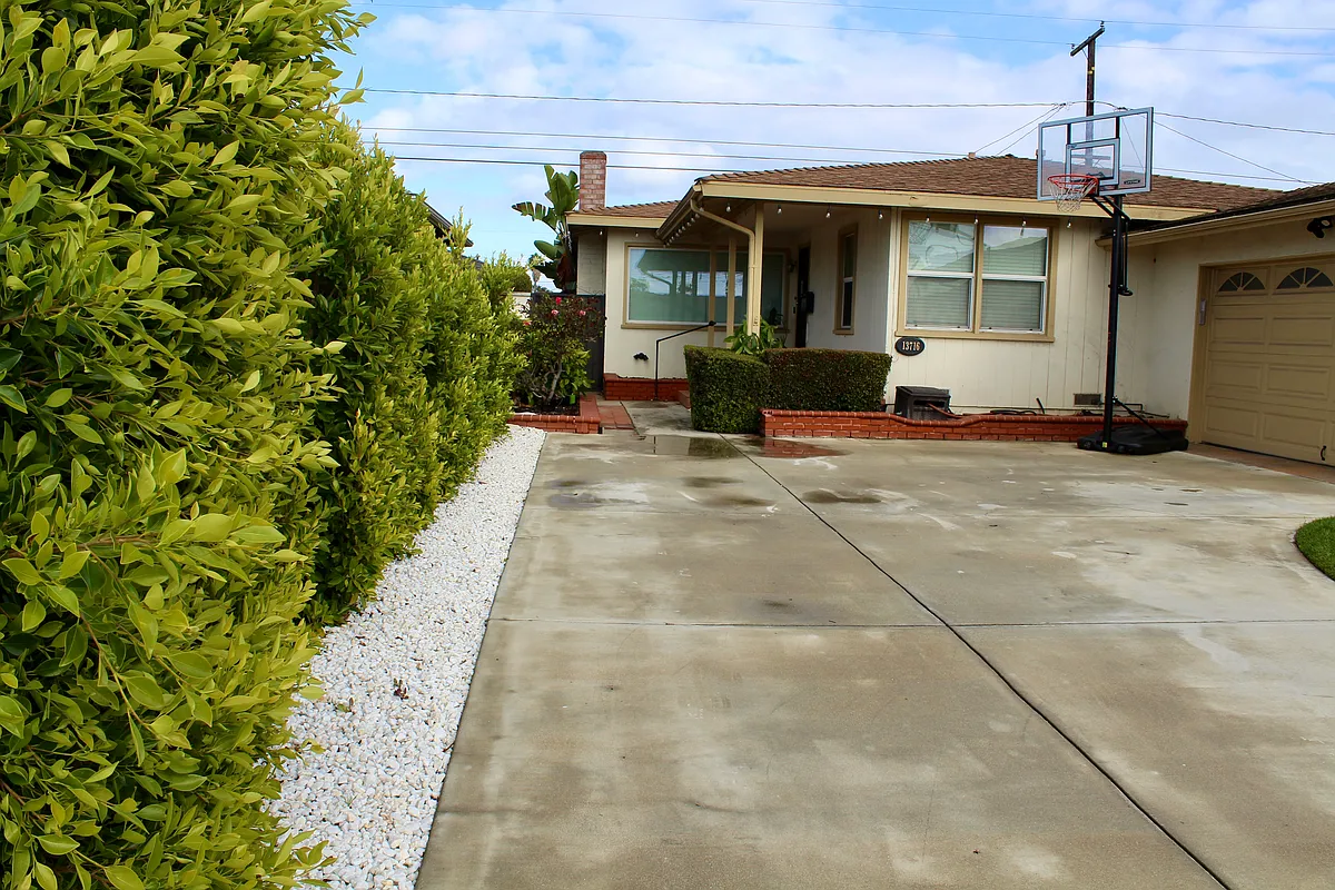 Building Photo - 13716 Purche Ave
