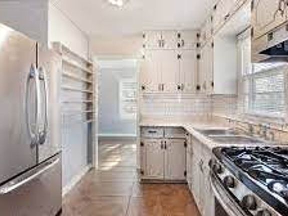 4th image of 3708 S Claremont Ave