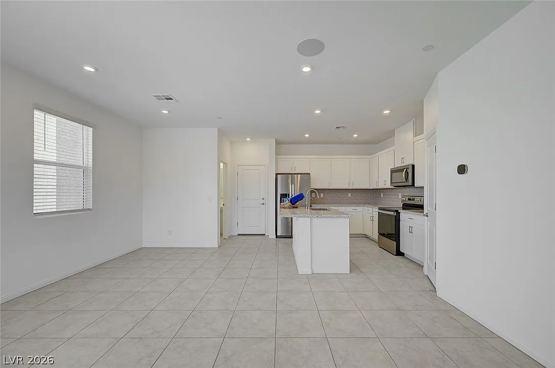 3 bed, 2.5 bath, 1449 sqft, $2,090 — Photo 3