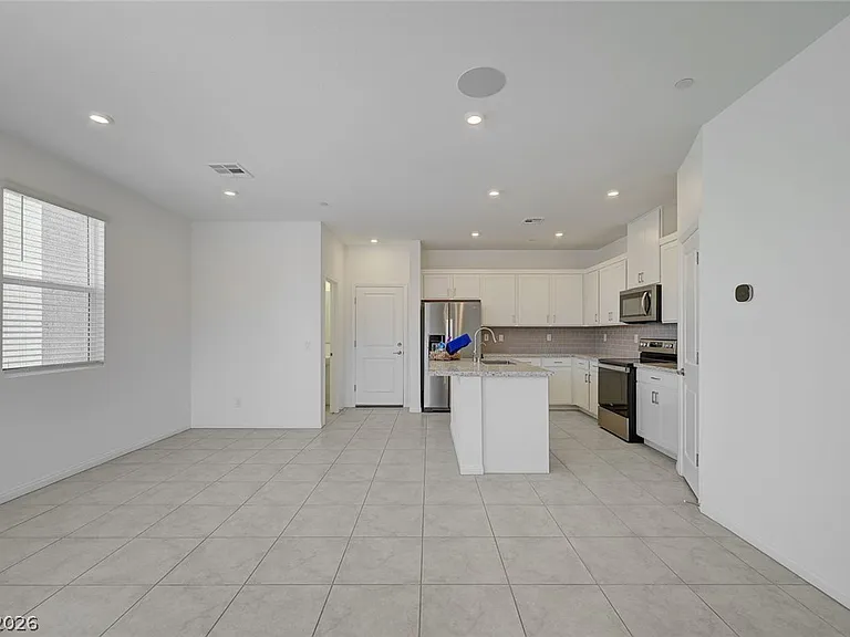 242 Freeport View Pl — Photo 3