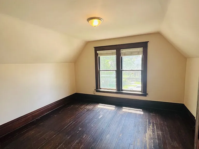710 E Davenport St — Photo 13