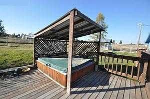 Hot Tub/Yard