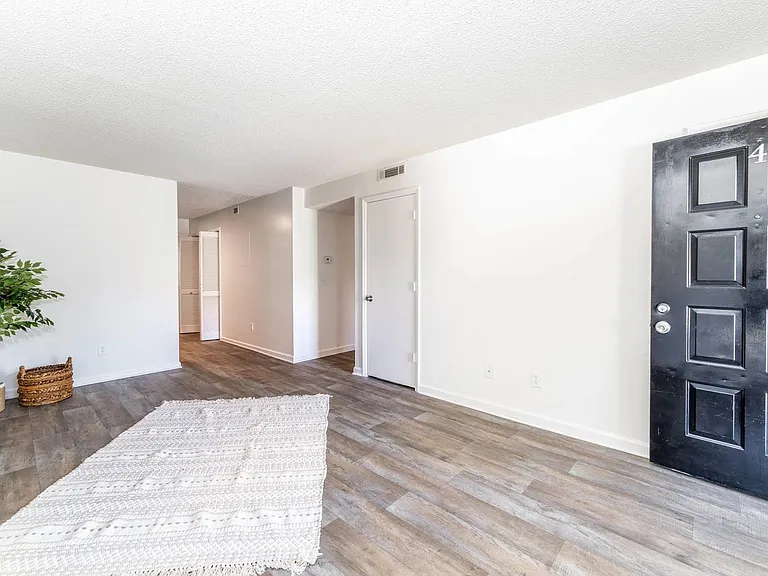 Foxcreek Apartments — Photo 13