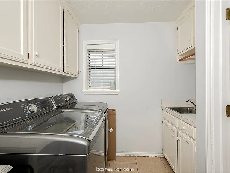 2905 Aztec Ct — Photo 32