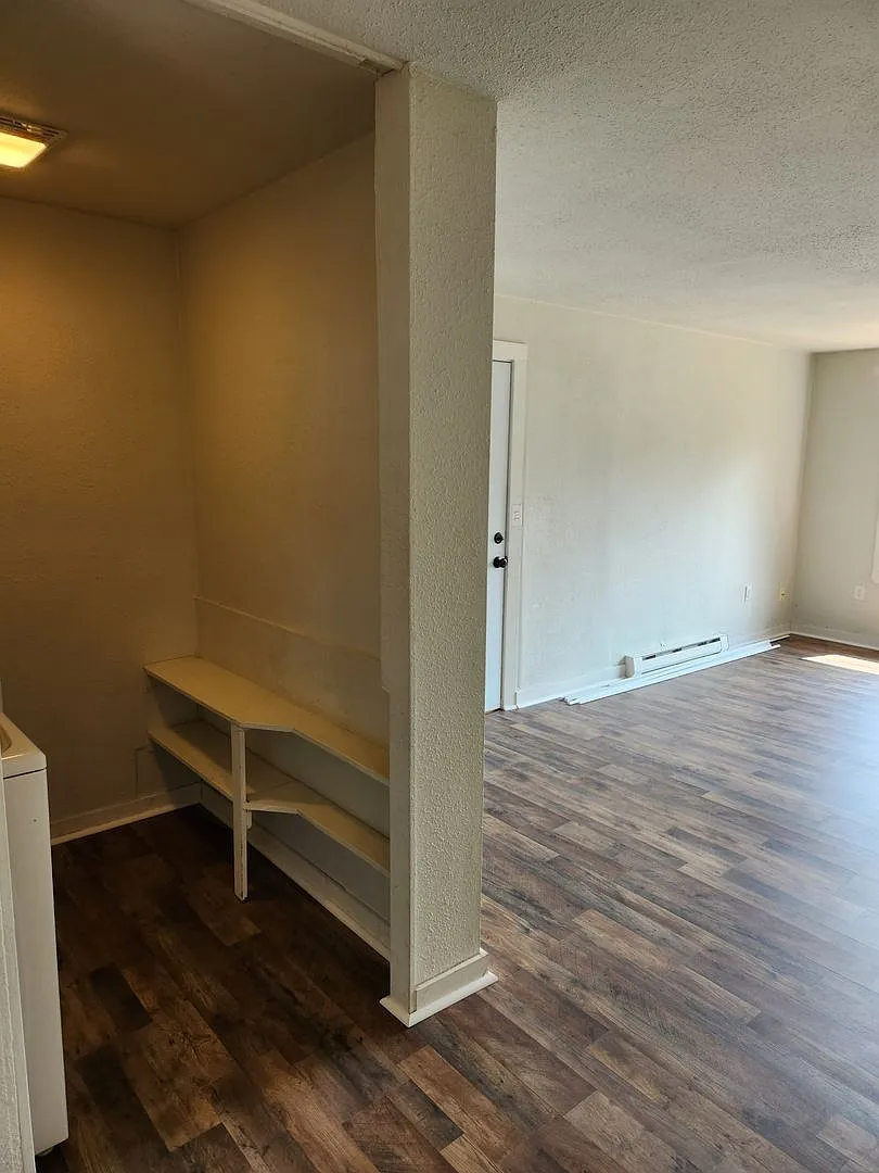 Sheridan Park/ East Bremerton 1 bed 1 bath duplex cottage — Photo 3