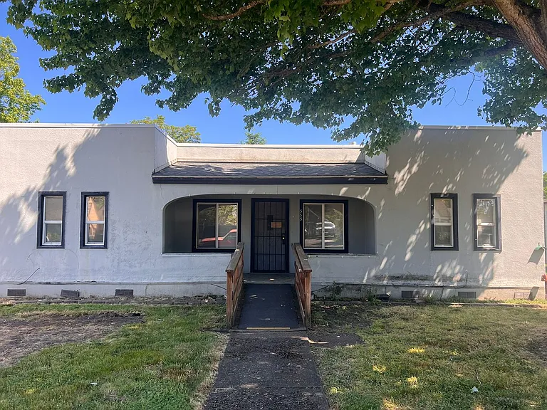 555 W Grant St — Photo 1