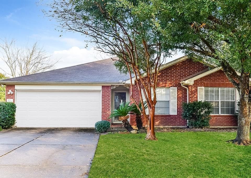 1st image of 20210 Sabal Palms Dr