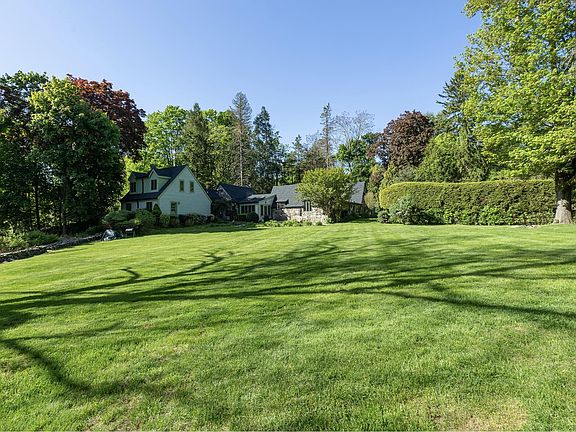 4th image of 19 Lily Pond Ln