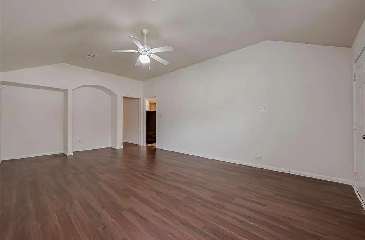 3 bed, 2.0 bath, 1547 sqft, $2,000 — Photo 4