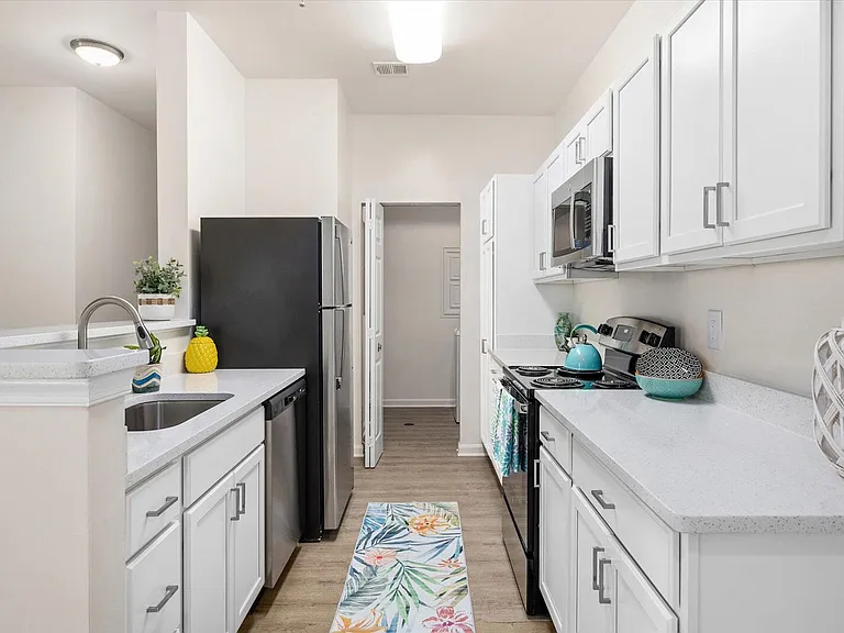 Marley Manor Luxury Apartment Homes — Photo 54